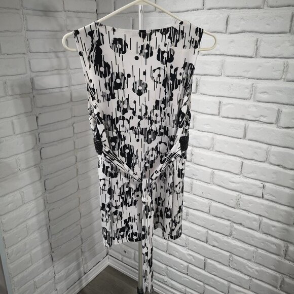 Speechless Ladies Sleeveless Black & White V-neck Top - Picture 2 of 8